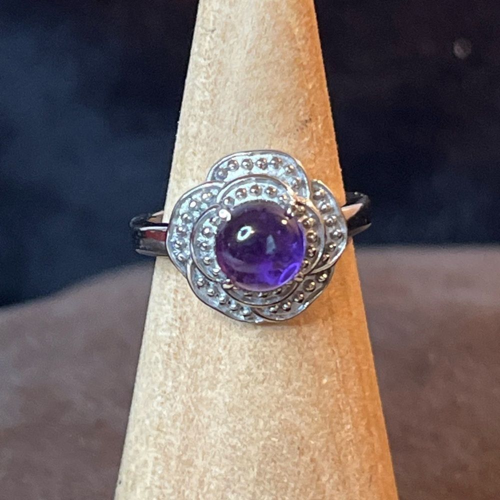 African Amethyst Floral Pure Stainless Steel Ring Size 6
NWT